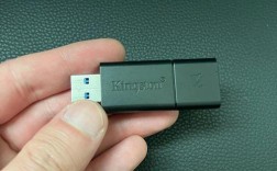 U盘采用什么技术实现数据存储？