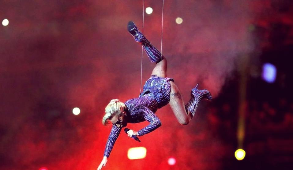 Lady Gaga无人机视频如何惊艳呈现视觉盛宴？-图1