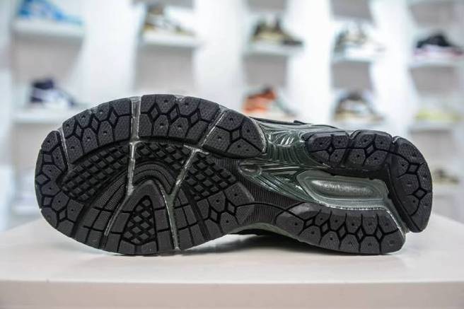 New Balance鞋底黑科技有哪些核心优势？-图1