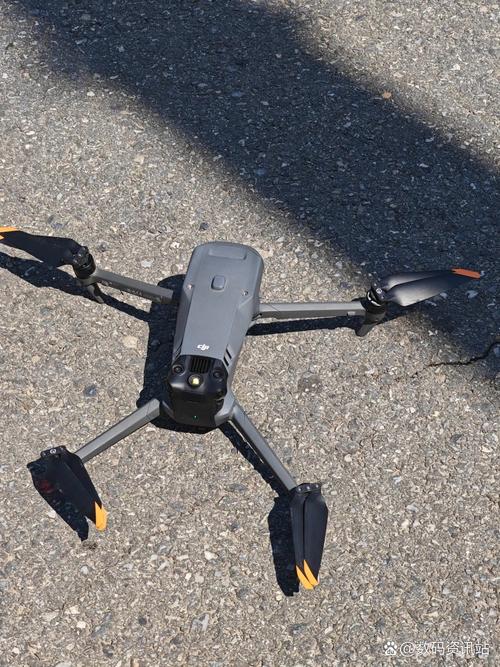 Mavic折叠无人机如何折叠？-图2