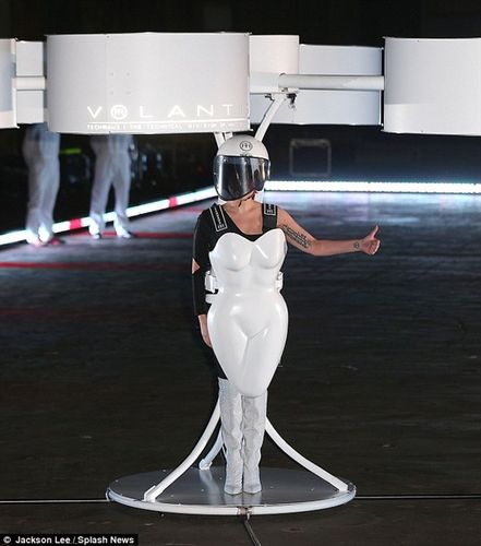 Lady Gaga无人机秀如何颠覆传统舞台?-图1 Lady Gaga无人机秀如何颠覆传统舞台?-图1