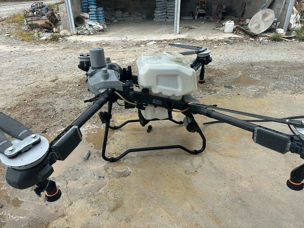 喷农药无人机一台多少钱?-图1 喷农药无人机一台多少钱?-图1