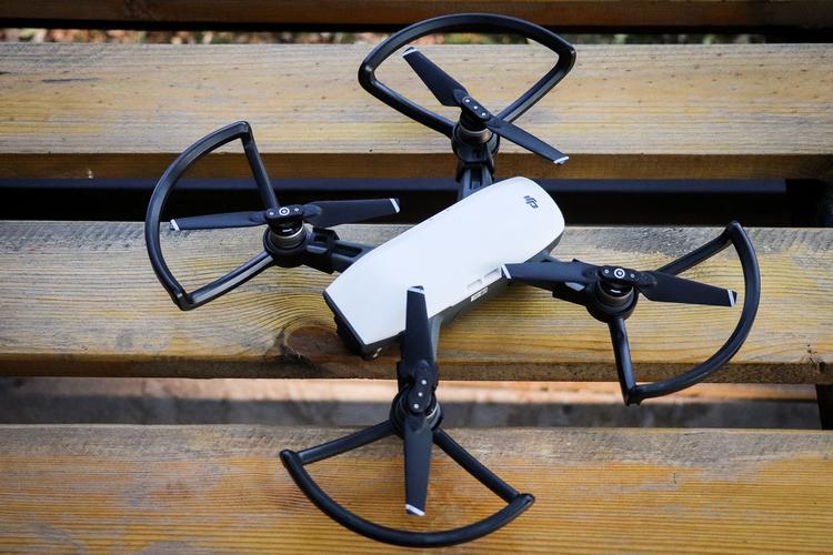 大疆Spark视频,创意飞行视角如何惊艳?-图2 大疆Spark视频,创意飞行视角如何惊艳?-图2