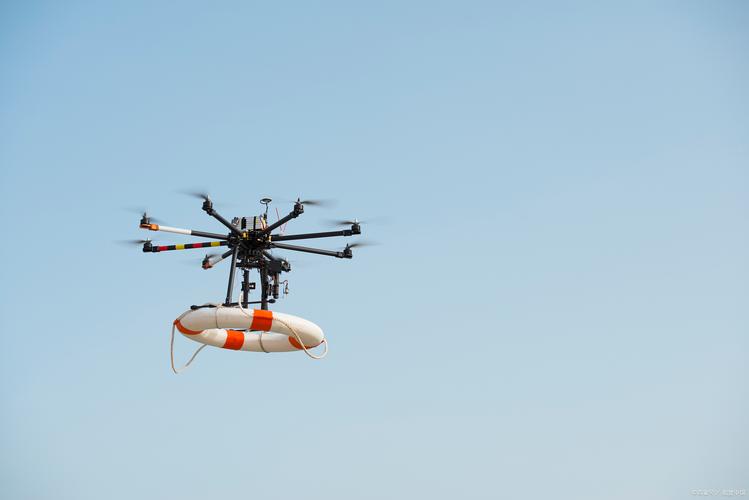 无人机穿门视频下载,如何获取与使用?-图1 无人机穿门视频下载,如何获取与使用?-图1