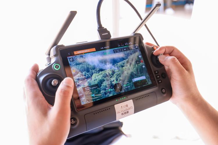 大疆手势控制无人机,操作精准吗?-图1 大疆手势控制无人机,操作精准吗?-图1