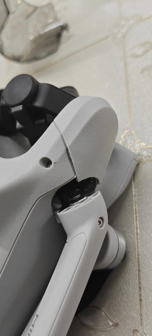 大疆无人机哈苏相机如何更换？-图3