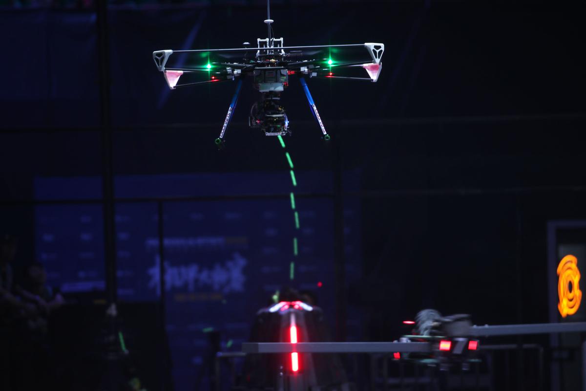 大疆机甲大师对战无人机,谁更强?-图1 大疆机甲大师对战无人机,谁更强?-图1