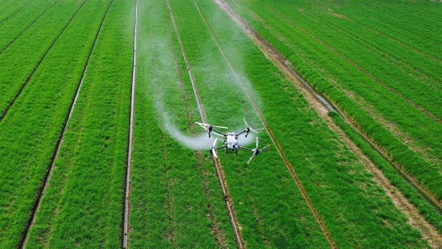 农业无人机喷洒农药,效率与安全如何兼顾?-图1 农业无人机喷洒农药,效率与安全如何兼顾?-图1