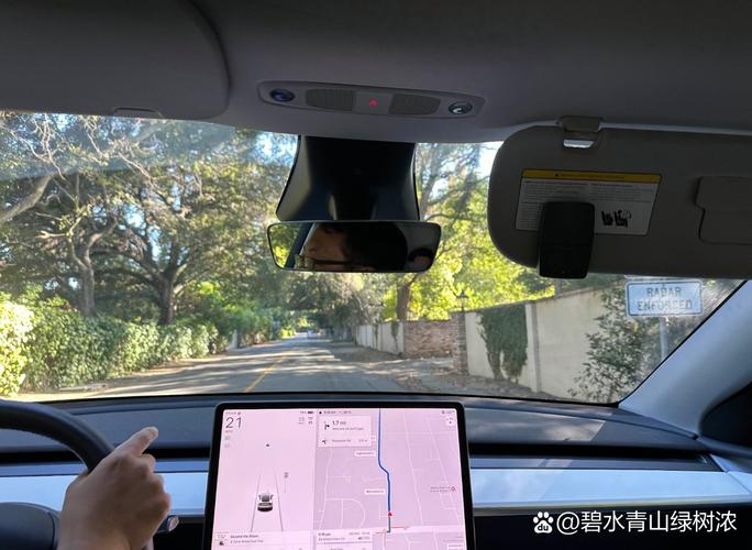 开车时如何安全用无人机自拍？-图2