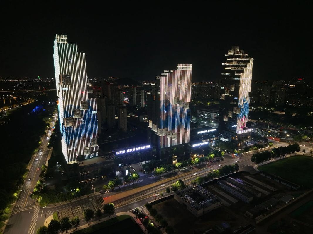 夜景拍出大片?大疆无人机技巧揭秘-图2 夜景拍出大片?大疆无人机技巧揭秘-图2