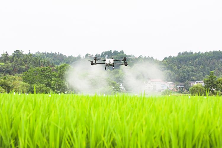 无人机洒农药远距离飞行有何优势？-图3