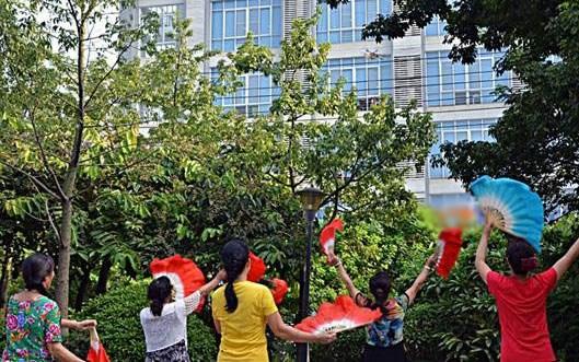 无人机送月饼怎遭篮球击落?-图1 无人机送月饼怎遭篮球击落?-图1