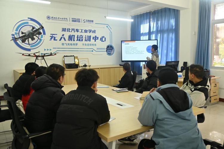 佛山无人机飞控师培训，如何快速入门？-图1