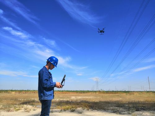 无人机如何安全清理电网线路？-图1