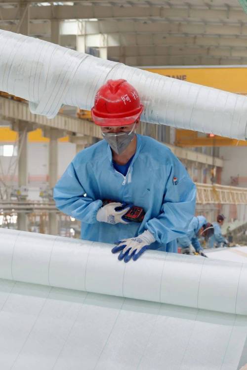 无人机如何精准探伤风机叶片？-图2