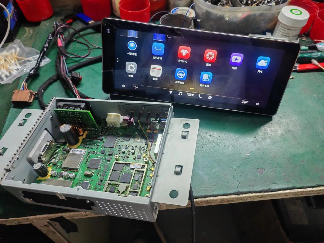 车载DVD白屏维修技术，如何快速排查解决？-图2