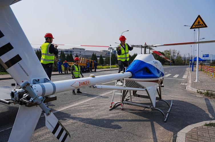 无人机空中加电，如何实现精准对接与安全？-图1